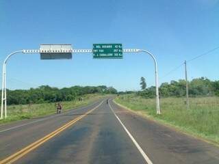 Estrada rumo ao Paraguai.