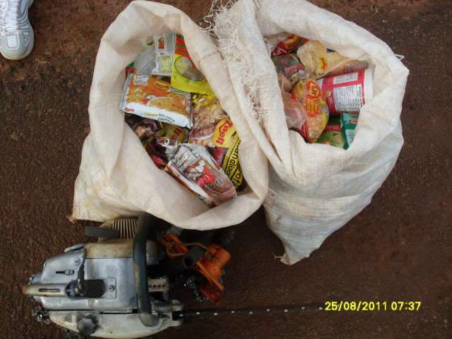  Em 3h de opera&ccedil;&atilde;o, PM apreende alimentos e armas com sem-terra