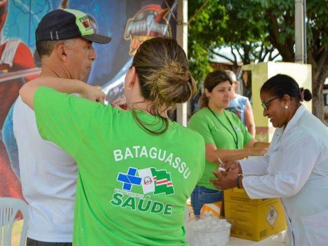 Prefeitura em MS oferece vacina contra gripe e atende p&uacute;blico fora de campanha