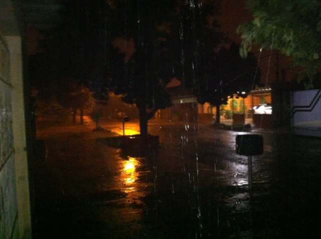 Temporal com ventos de mais de 70 km/h atinge Campo Grande