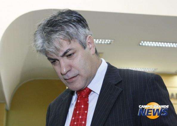 L&iacute;der do prefeito faz apelo dram&aacute;tico para secret&aacute;rio ficar com Bernal