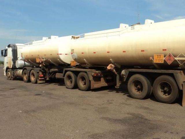 PMA apreende carretas com 86,9 mil litros de etanol transportado ilegalmente