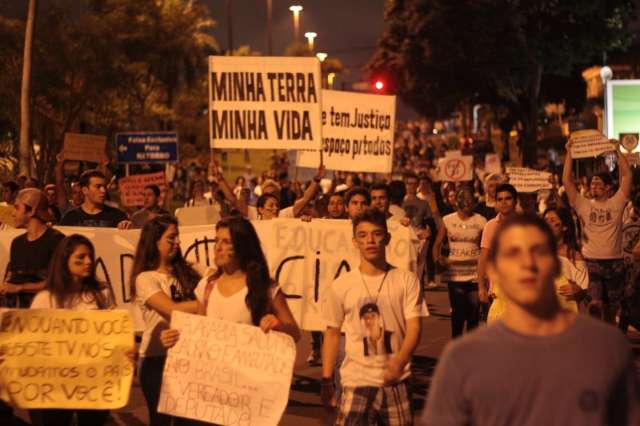 Afonso Pena fica lotada e tr&acirc;nsito para na regi&atilde;o de protestos