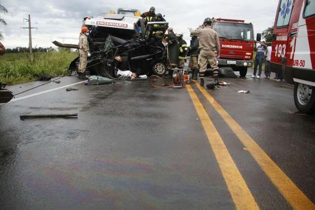 Quatro escapam ilesos de trag&eacute;dia na BR-163; quatro mortos e um ferido