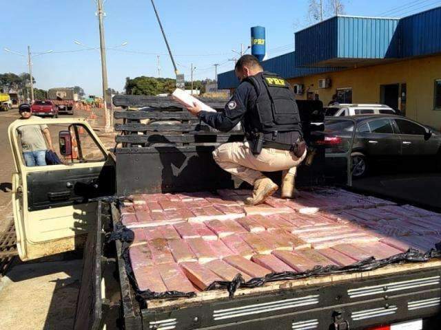 Em atalho por rodovia estadual, PRF apreende 500 quilos de maconha
