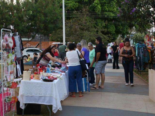 Feirinha ocupa pra&ccedil;a aos domingos com produtos 100% artesanais 