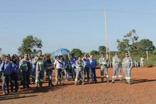 Trabalhadores de Três Lagoas decidiram entrar de greve (Foto: Ricardo Ojeda/Perfil News)