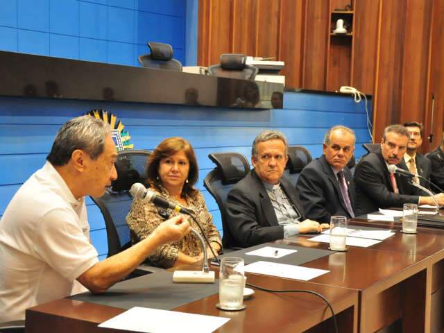  Assembleia realiza mesa redonda para encontrar solu&ccedil;&otilde;es para a sa&uacute;de 