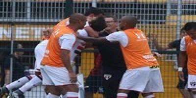 S&atilde;o Paulo vence o Rio Claro em jogo marcado por cobran&ccedil;a da torcida