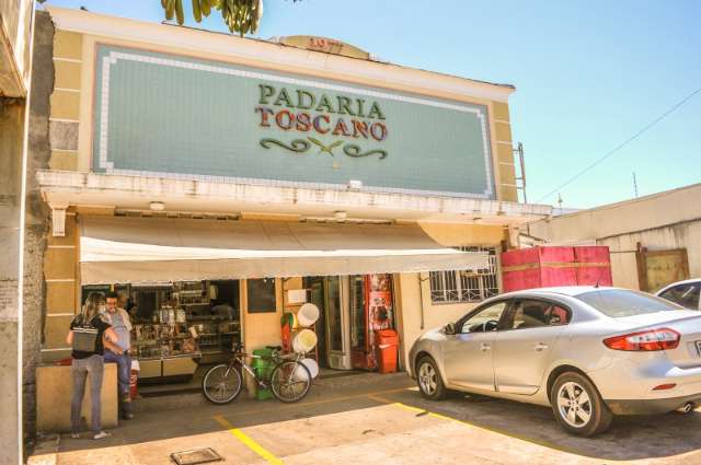 H&aacute; 40 anos, padaria mais antiga da cidade ainda assa p&atilde;o no forno a lenha