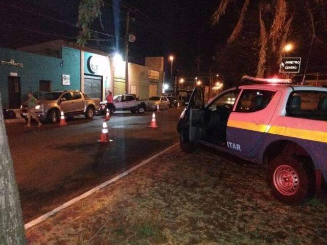 Blitze da Lei Seca testam 66 e flagram 16 motoristas b&ecirc;bados em avenidas 