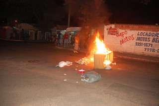 Moradores protestaram após o acidente. (Foto: Pedro Peralta)