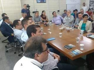 Reunião do prefeito Marquinhos Trad (PSD) com vereadores, em seu gabinete (Foto: Leonardo Rocha)
