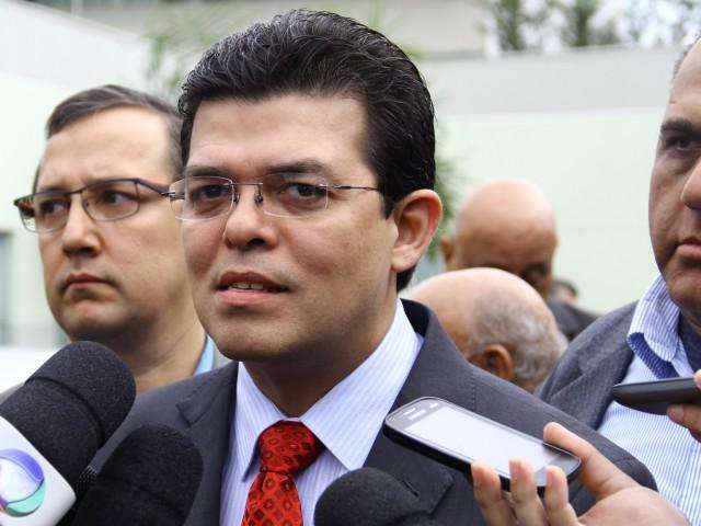 Prefeito avisa que escalonamento de sal&aacute;rio atingir&aacute; todos funcion&aacute;rios
