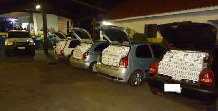  Cerca de 6 mil pacotes de cigarros contrabandeados s&atilde;o apreendidos em 4 carros