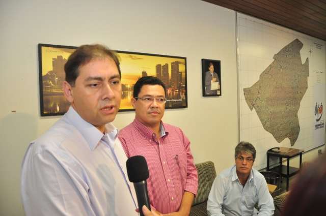 Bernal nega corte de benef&iacute;cio e amea&ccedil;a demitir quem "n&atilde;o produzir"