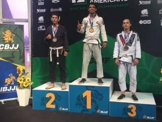 Luis Felipe Vieira, leva medalha de prata, em Sul-Americano de Jiu-Jitsu (Foto: Divulgação)