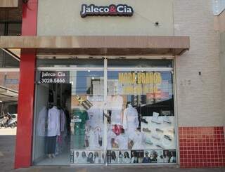 A Jaleco&amp;Cia possui duas lojas na cidade, na Rua 15 de Novembro, 253, centro, e na Rua 13 de Maio, 3281 (Foto: João Paulo Gonçalves)