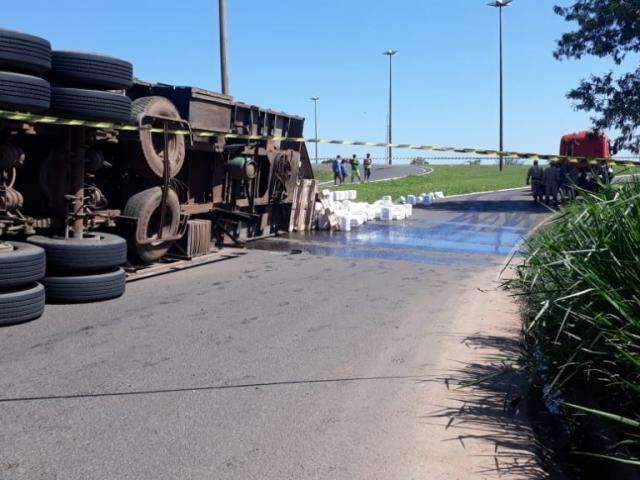 Equipe conteve vazamento de agrot&oacute;xico ap&oacute;s carreta tombar, diz fabricante