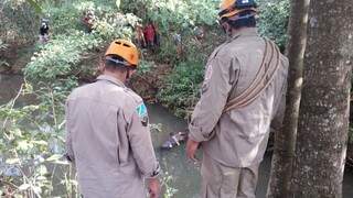Homem encontrado em córrego foi executado com tiros no rosto e na nuca Homem encontrado em córrego foi executado com tiros no rosto e na nuca