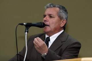 Airton Saraiva critica atitude do prefeito.