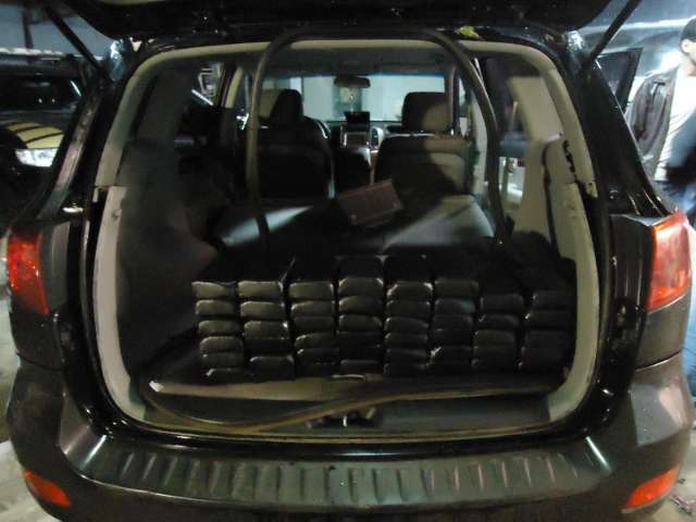 Carro de luxo &eacute; apreendido com R$ 1,5 milh&atilde;o em coca&iacute;na