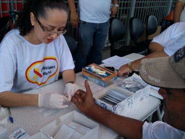 Em dia de combate &agrave;s hepatites virais, Sesau faz exames gratuitos