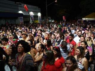 Multidão em uma das noites de Carnaval, na Esplanada Ferroviária (Foto: Marcos Ermínio) 