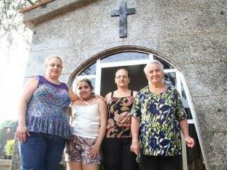 As quatro gerações da família Araújo, mulheres que vivem a saudade. (Foto: Marcos Ermínio)