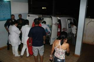 Vítimas foram levadas para hospital em estado grave (Foto: Wilson Amaral/MS Cidades)
