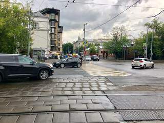 Em Moscou, conversão em lugar proibido. Outra semelhança com a postura dos brasileiros (Foto: Paulo Nonato de Souza)