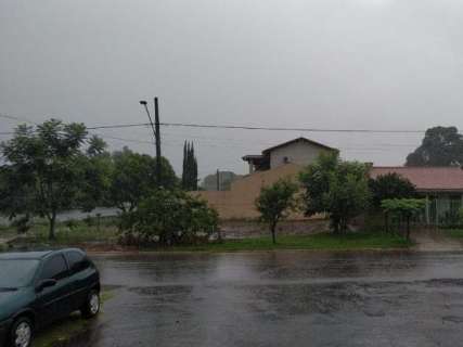 Amambai tem 45 mm de chuva em 1 hora e já supera previsto para o mês 