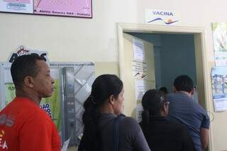 No posto de saúde do bairro Tiradentes, já havia fila no início da manhã.