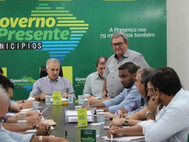 Prefeito do MDB faz pedidos e diz que Reinaldo n&atilde;o escolhe cor partid&aacute;ria