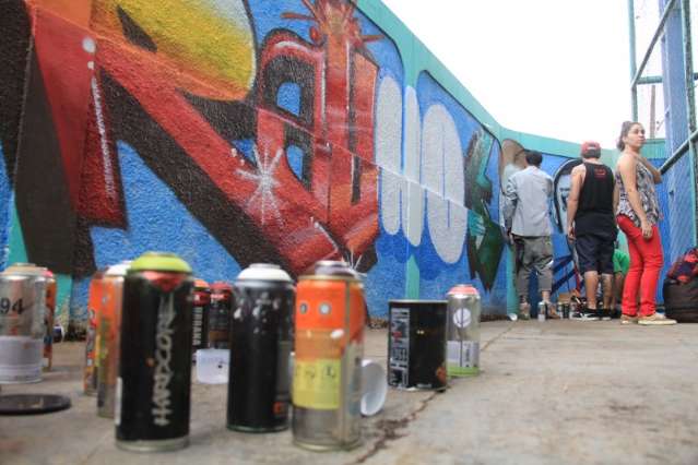 Com grafite, m&uacute;sica e skate, alunos assumem o papel de quem ensina
