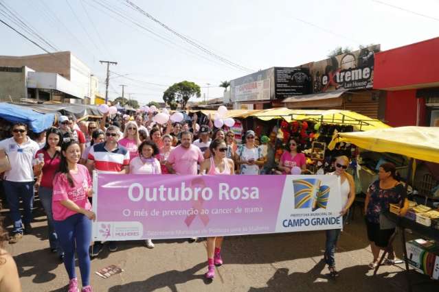 Caminhada leva informa&ccedil;&atilde;o e hist&oacute;rias sobre a preven&ccedil;&atilde;o ao c&acirc;ncer de mama