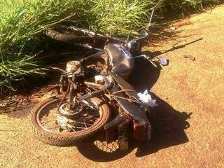 Motocicleta que vítima do acidente conduzia pela rodovia (Foto: divulgação PRE)