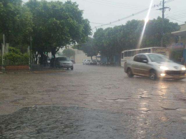 Chuva em munic&iacute;pios de MS passou dos 50 mm e derrubou temperaturas