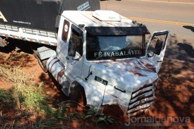 Colis&atilde;o de t&aacute;xi e carreta mata crian&ccedil;a e duas mulheres na MS-134