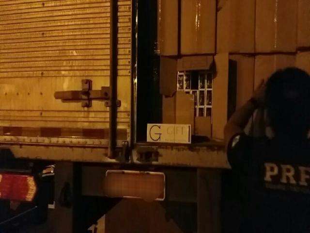 Pol&iacute;cia apreende carga de cigarros contrabandeados avaliada em R$ 3 milh&otilde;es