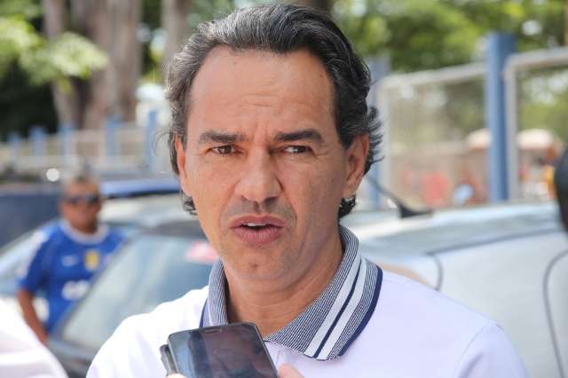 Prefeito reclama de burocracia em licita&ccedil;&otilde;es de radares e tapa-buraco