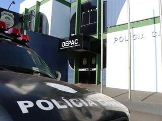 Mulher pede dinheiro e agride idoso de 85 anos a marteladas 