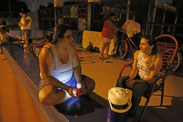 Pais v&atilde;o ficar quatro dias na fila por vaga em escola de tempo integral
