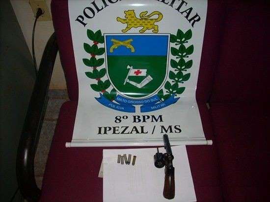 Mulher gr&aacute;vida briga com o namorado e tenta se matar com tiro na barriga