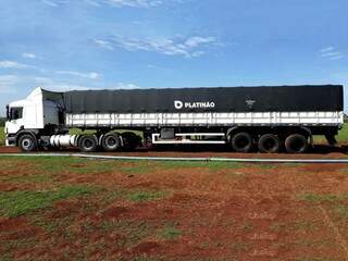 Caminhão foi recuperado na BR-163, perto de Itiquira, no Mato Grosso (Foto/Divulgação: PC)