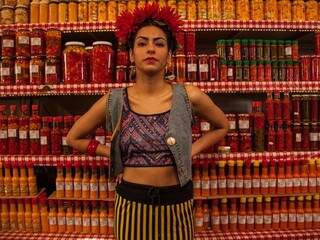 Cortes com tecidos reaproveitados lembram as peças de cores fortes e marcantes de Frida. (Foto: Ana Carolina Paquete Fonseca)