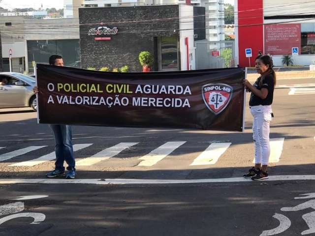 Durante protesto, policiais civis prendem motorista b&ecirc;bado na Afonso Pena 