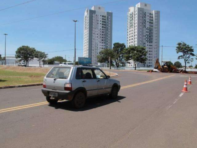 Prefeitura retira 60 metros de canteiro e bairros ganham novo acesso