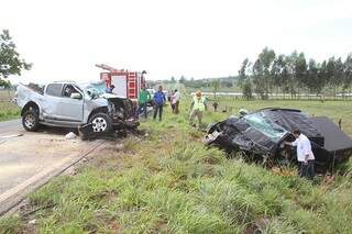 Acidente envolveu duas caminhonetes S10 e um carro Fiesta (Foto: Jovem Sul News)