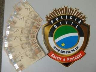 Notas falsas foram adquiridas no Paraguai (Foto: PC / IviAgora)